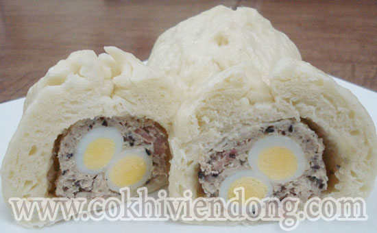 Bánh bao nhân thịt và trứng cút