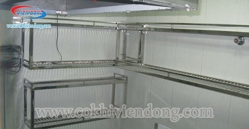 Kệ inox treo tường Viễn Đông - Chắc chắn, sang trọng và tiện dụng