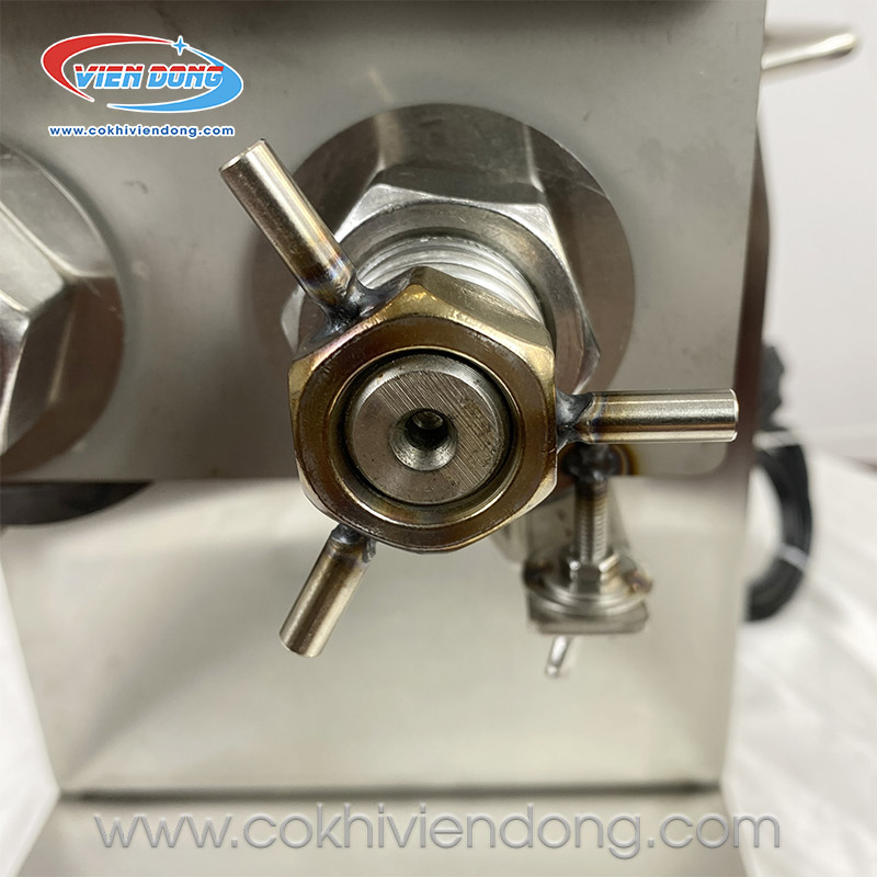 Máy thái thịt lợn tươi sống